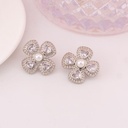 Aretes stud de flor con zirconias y perlas baño 18k plat