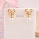 Aretes colgantes de mariposa con perlas y zirconias baño 18k