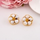 Aretes stud con perlas naturales baño 18k
