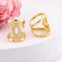 Anillo chunky de marca con zirconias baño 18k