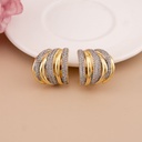 Aretes doble tono con zirconias y cierre omega baño 18k