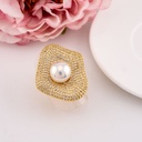 Anillo con zirconias y perla baño 18k