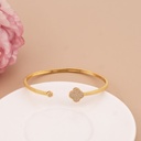 Brazalete ajustable de trebol con zirconias baño 18k
