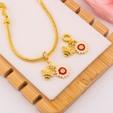 Charm de abejita y flor baño 18k