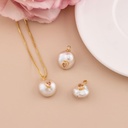 Dije de perla natural con zirconia de corazon baño 18k