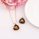 Dije triangulo de piedra natural Ojo de tigre con zirconia baño 18k