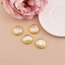 Separador perla barroca redondo engastado en Goldfilled