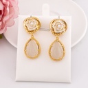 Aretes colgantes de flor baño 18k