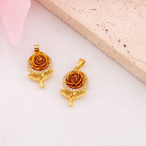 [L0616A] Dije de rosa con micropave baño 18k