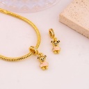 Charm de niña esmaltado baño 18k