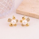 Aretes stud de flor con zirconias y perlas baño 18k