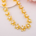 Collar de flores con perlas baño 18k