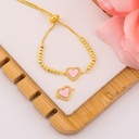 Enlace de corazon rosado en micropave rosa
