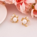 Aretes stud de flor con zirconias baño 18k