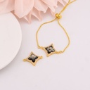 Enlace de trebol con madre perla en micropave