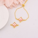 Enlace de trebol con madre perla en micropave
